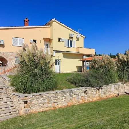 Large Ska With Amazing Private Pool Near The And Town By Wiibuk * Pula