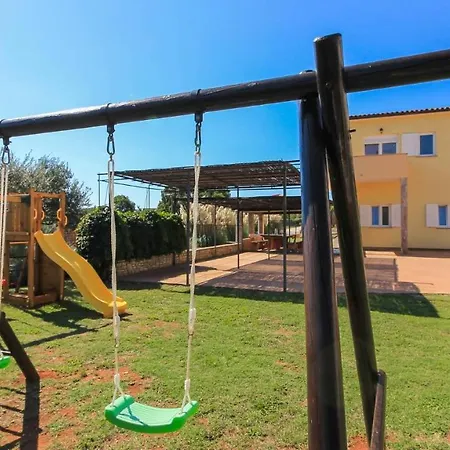 Large Ska With Amazing Private Pool Near The And Town By Wiibuk Póla