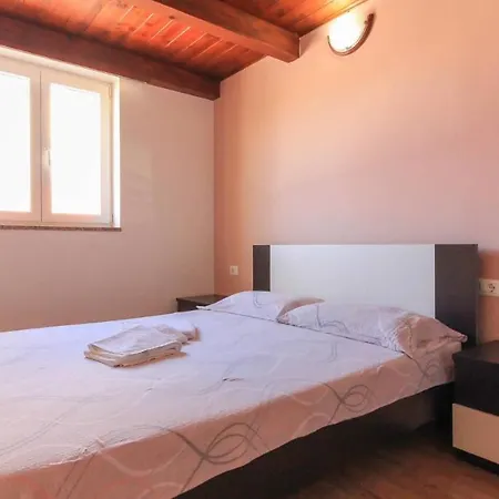 Large Ska With Amazing Private Pool Near The And Town By Wiibuk * Pula