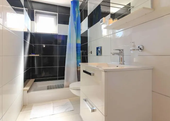 Vila Large Ska With Amazing Private Pool Near The And Town By Wiibuk *