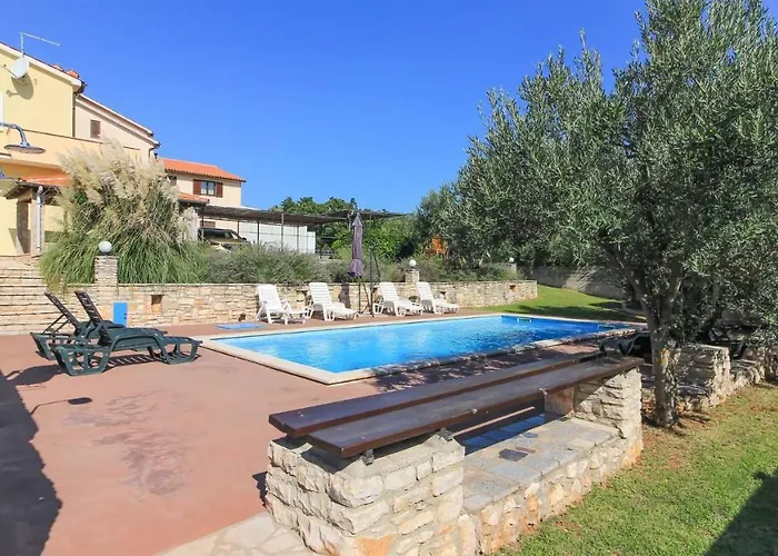 Large Ska With Amazing Private Pool Near The And Town By Wiibuk