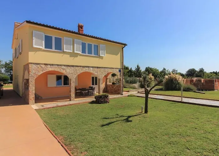 Vila Large Ska With Amazing Private Pool Near The And Town By Wiibuk