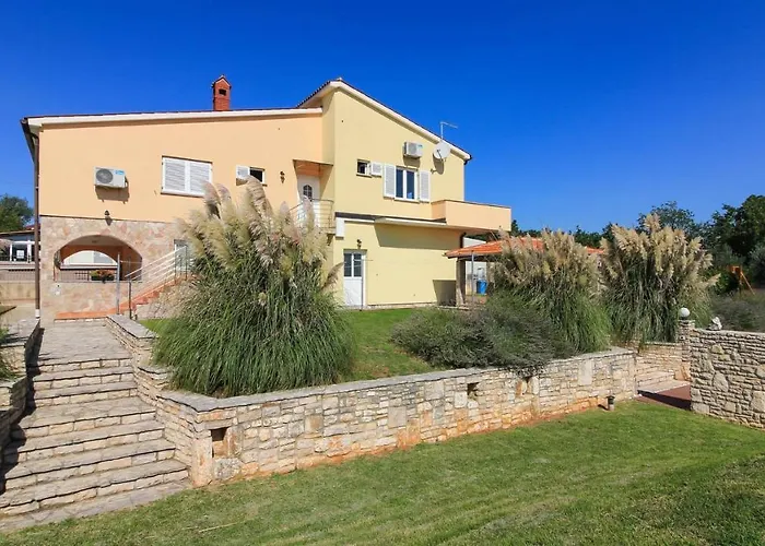 Large Ska With Amazing Private Pool Near The And Town By Wiibuk * Pula