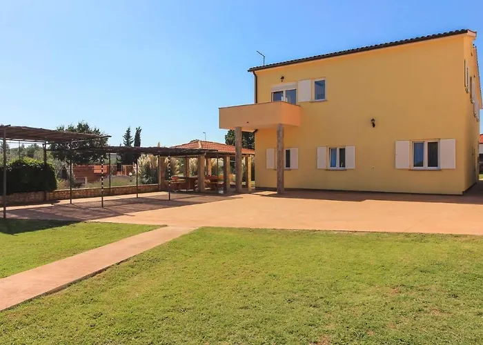 Vila Large Ska With Amazing Private Pool Near The And Town By Wiibuk *