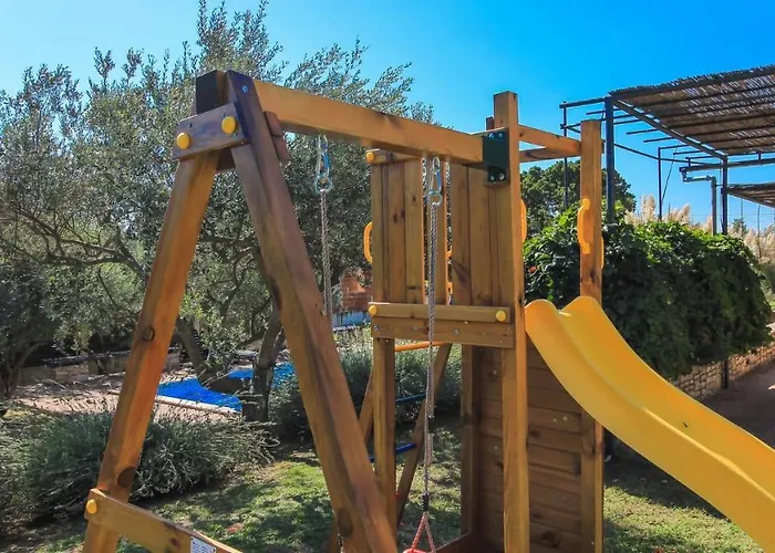 Vila Large Ska With Amazing Private Pool Near The And Town By Wiibuk