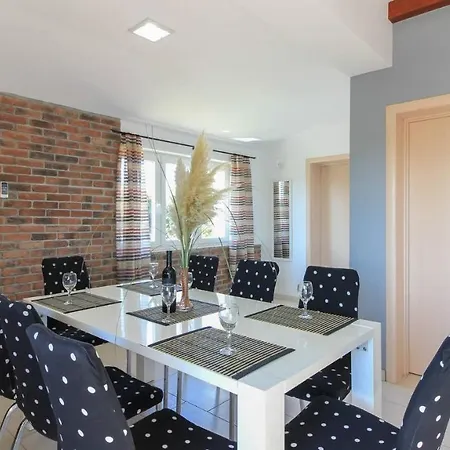 Large Ska With Amazing Private Pool Near The And Town By Wiibuk * Pola