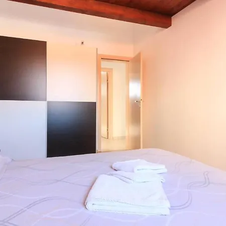 Large Ska With Amazing Private Pool Near The And Town By Wiibuk Póla