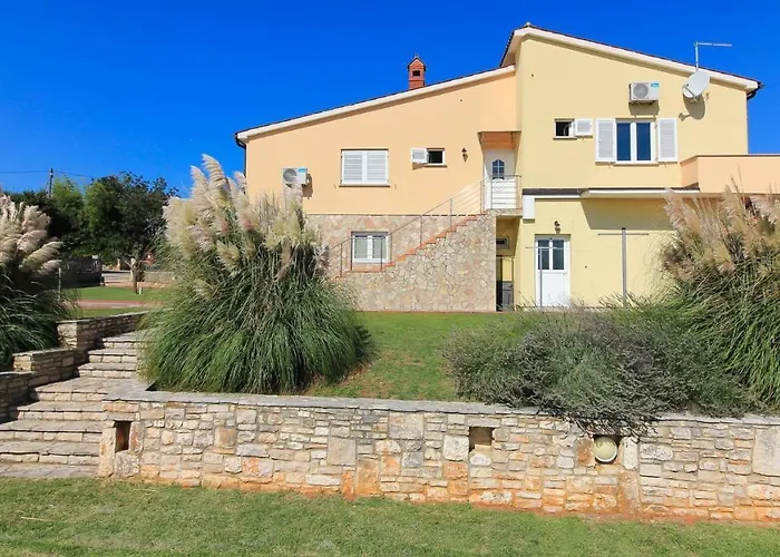 Large Ska With Amazing Private Pool Near The And Town By Wiibuk