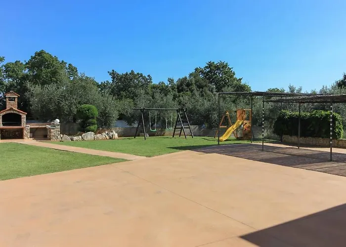 Large Ska With Amazing Private Pool Near The And Town By Wiibuk *