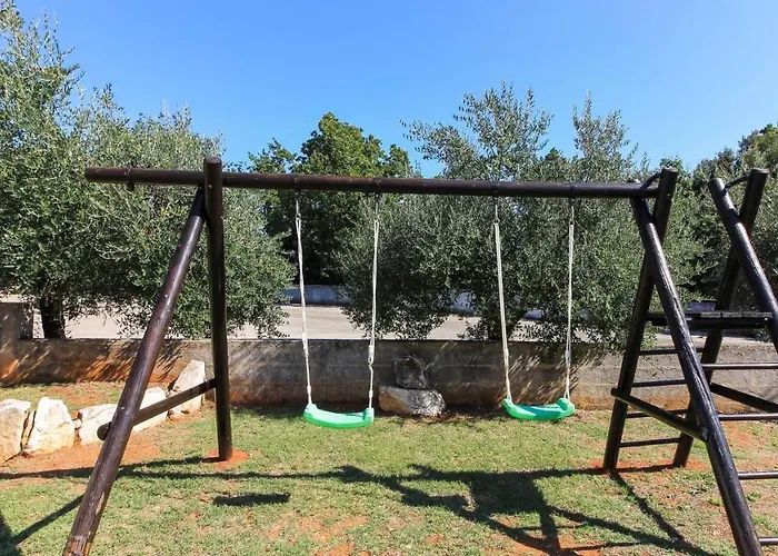 Large Ska With Amazing Private Pool Near The And Town By Wiibuk Villa Pula