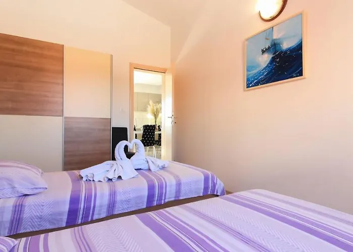 Villa Large Ska With Amazing Private Pool Near The And Town By Wiibuk Pula