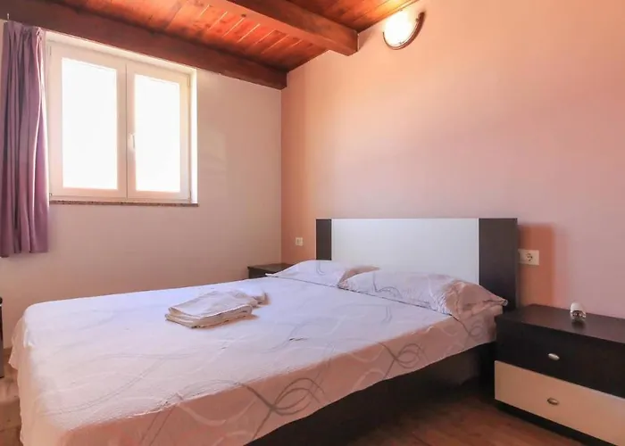 Large Ska With Amazing Private Pool Near The And Town By Wiibuk * Pula