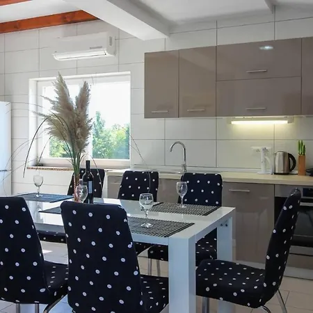 Large Ska With Amazing Private Pool Near The And Town By Wiibuk Pola