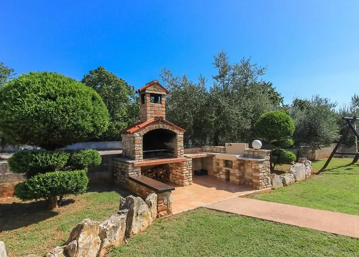 Large Ska With Amazing Private Pool Near The And Town By Wiibuk Villa Pula